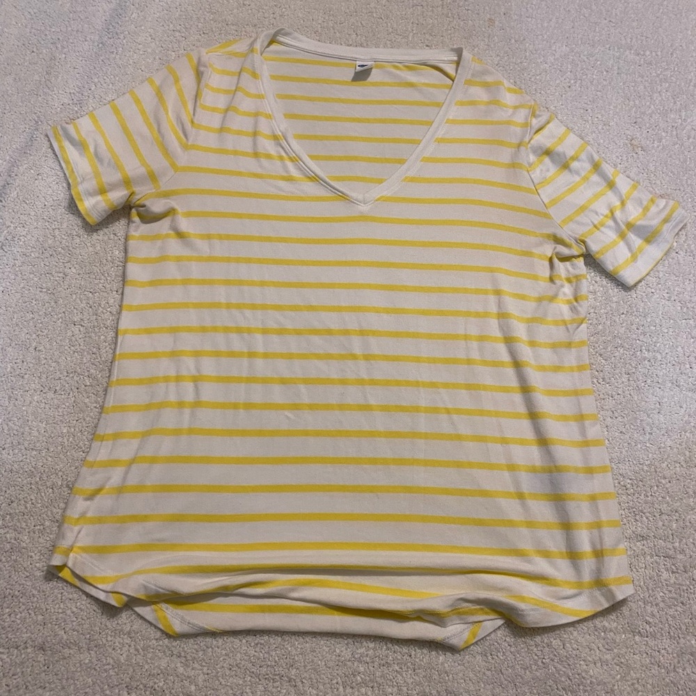 🍋10/$20 Old Navy White and Yellow Striped V-Neck Tee
